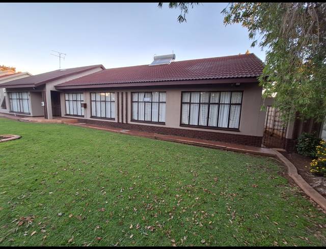 4 BEDROOM FREESTANDING FOR SALE IN VANDERBIJLPARK SE 2